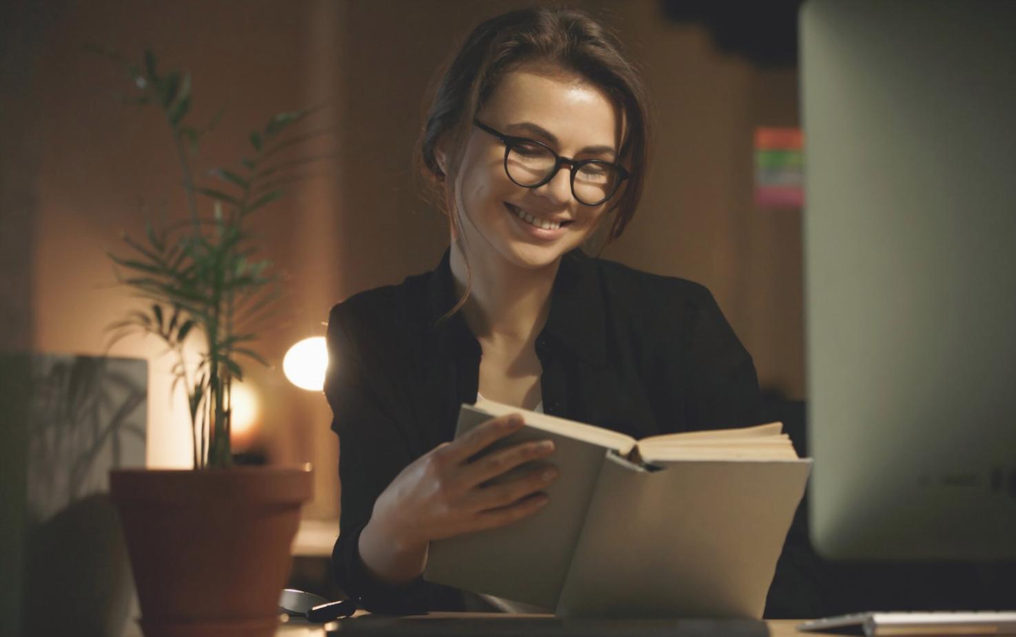 Espace de travail avec documents budgétaires et outils de planification financière